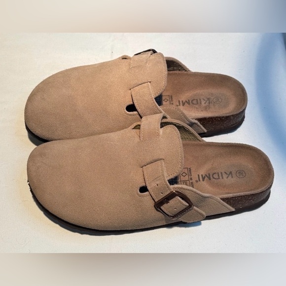KIdmi Shoes - Women's Tan Suede Slippers